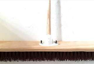 BROOM P/FORM STIFF PVC  600MM C/W HNDL RIGGER