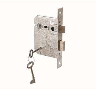 Lock Mortice 2 Lever Upright Galv Chrome Forend Yale Blister