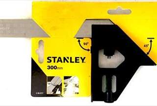 SQUARE COMBINATION STANLEY 300MM PLASTIC DIY 2-46-017